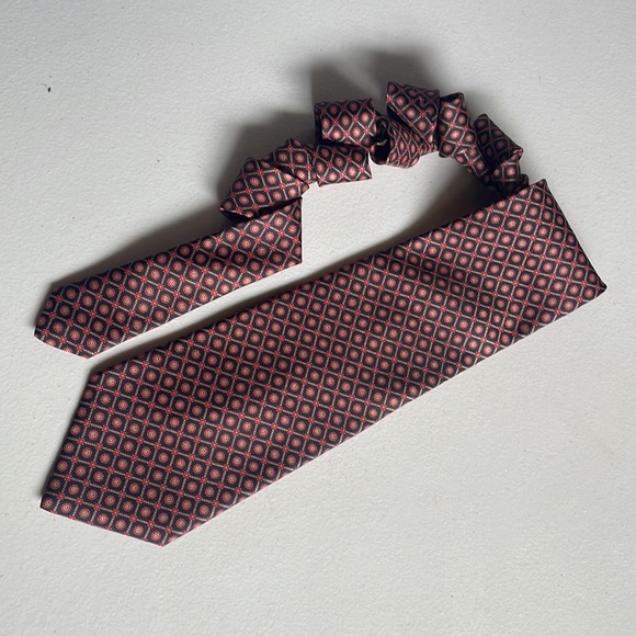 Moore’s silk tie - Picture 3 of 8